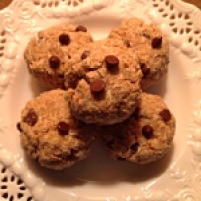 Thick (& Healthy) Oatmeal Chocolate Chip Cookies
